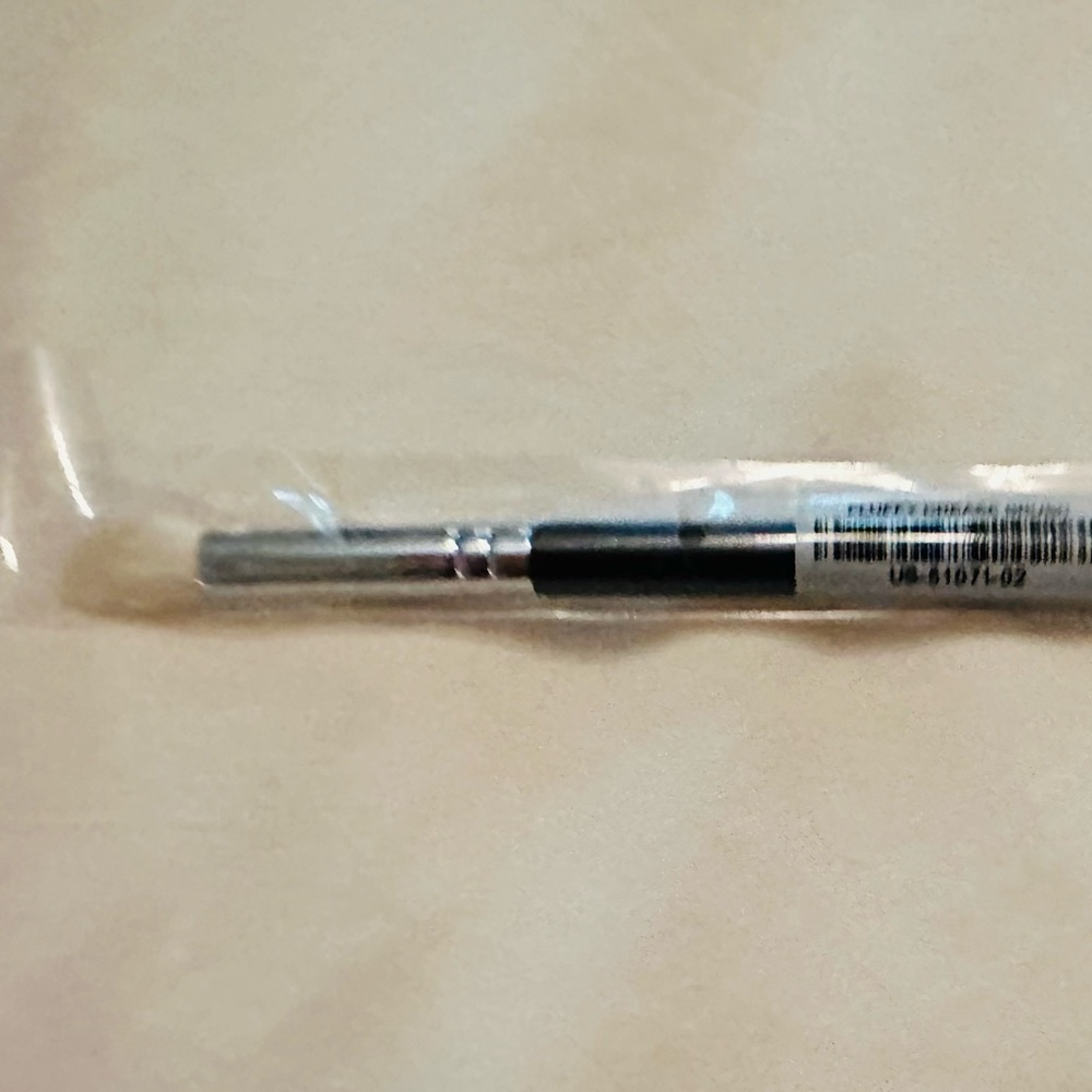 Fluffy Crease Eye Shadow Brush-NWT